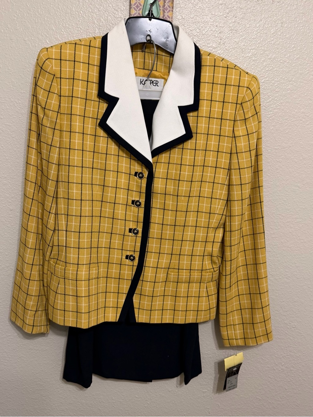 NWT Vintage Kasper Yellow Plaid Blazer with White Notch Collar and Navy Trim
